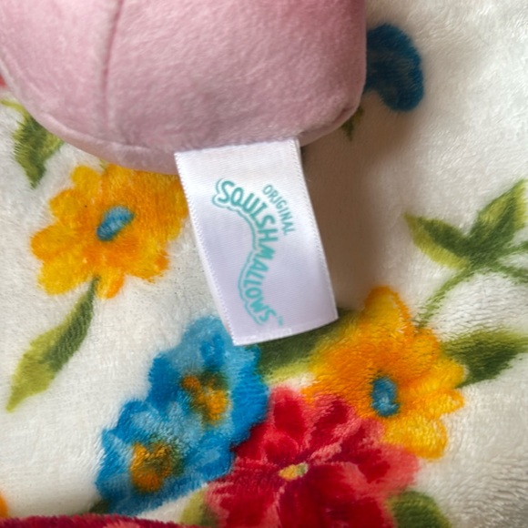 Cinnamon the milkshake squishmallows Pink and White Stuffed Keychain clip NWT - Picture 2 of 4